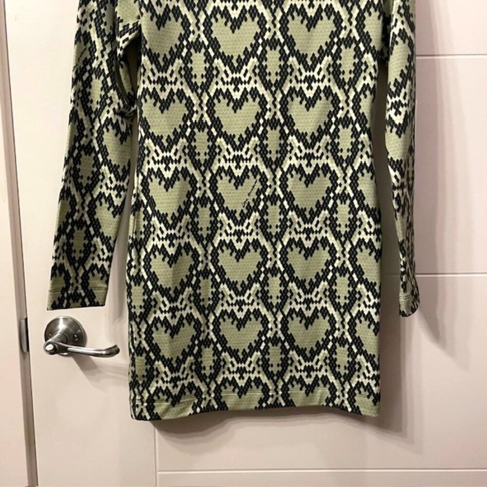 NWT Love Moschino Heart Logo Long Sleeve Snakeskin Fitted Dress Green Size 4 - Picture 11 of 16